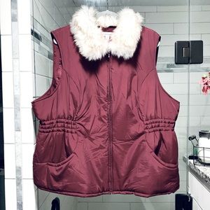 Woman’s Puffer Vest with White Faux Fur removable Neck piece- Sz.. 3X